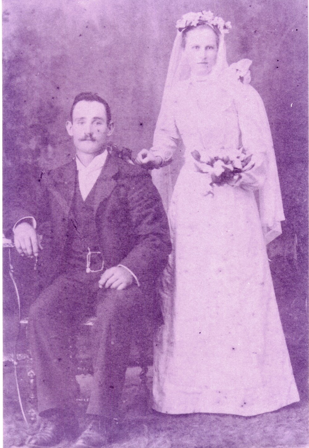 Wedding portrait of Frederick Hoschke and Clunie Manson, 1903