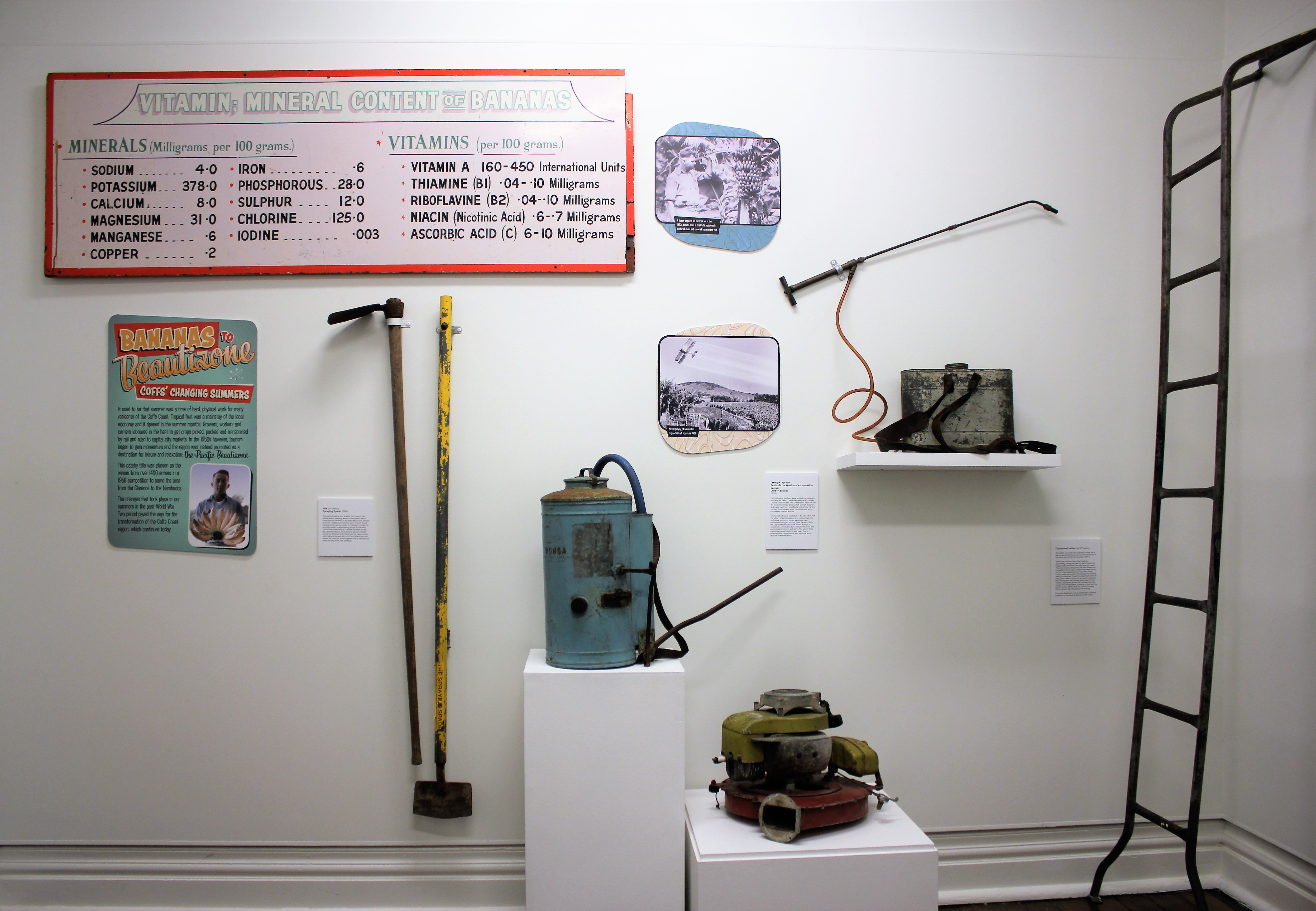 Knapsack sprayers and hoes