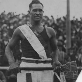 Commonwealth Champion woodchopper Leo Appo at the Royal Easter Show, 1928 