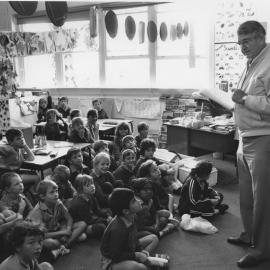 Mayor John Smith speaks to pupils at Coffs Harbour Primary School, 11 August 1992 