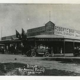 Cars ready to leave for Bray's 1st Annual Picnic, 1915 