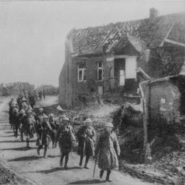 Procession of soldiers during World War I, 1917