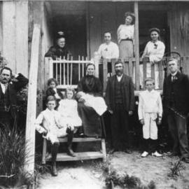 Hoschke and Manson family group, 1907