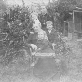 Mrs Janet Mary Korff with her daughter Yda Alice Mackenzie and children, c.1890