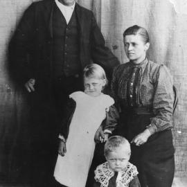 George and Mary Hardacre with their children Alice Mary and George Robert, c.1905