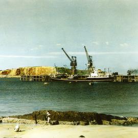 Park Beach and the MV Nilpena at Coffs Jetty, mid 1950s