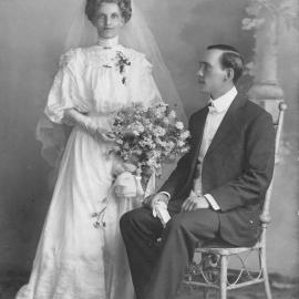 Wedding portrait of Amandus Hoschke and Helen Dammerel, 1908