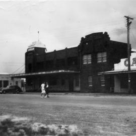 Coffs Hotel on Grafton Street, mid 1940s