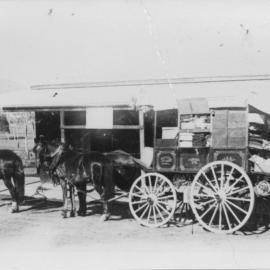 Royal Mail coach and goods delivery outside Rossiters' Boarding House, c. 1915