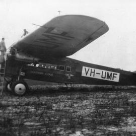 The 'Southern Cloud' refuelling at Coffs Harbour Aerodrome, July 1930 