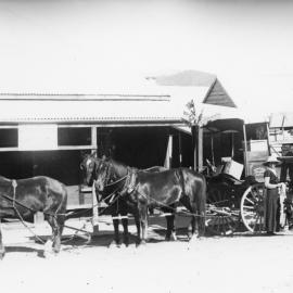 Travelling salesman from Kempsey outside Rossiter’s Accommodation House, c.1915