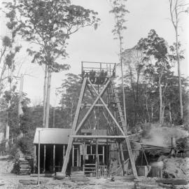 Mine shaft head and windlass at Beacon Mine, c. 1898