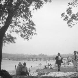 Picnicking on the banks of Coffs Creek, 26 December 1924