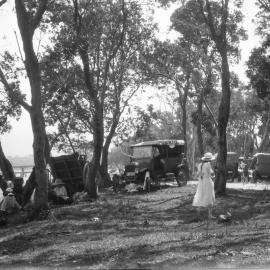 Picnicking on the north bank of Coffs Creek, 26 December 1924