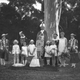 Coffs Harbour Queen of Agriculture Edna Bray and party, 25 July 1927