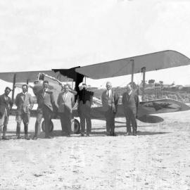 Texaco plane on Jetty Beach with members of the Aero Club, c. 1926