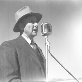 Roy Dowling at the inaugural Coffs Harbour Racing Club reopening meet, 7 August 1948