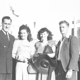 Punters at the Coffs Harbour Racing Club's inaugural meeting, 7 August 1948