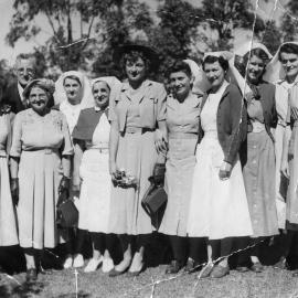 Mayor Cecil Vost and Marjorie Jackson with staff of the Sunnyside Maternity Hospital, 25 August 1952