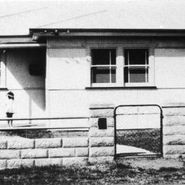 The home of Sandy and Enid Betts at 25 Bonville Street, 1952