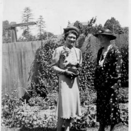 Elizabeth Fowler with her mother Barbara Fowler, 9 February 1938