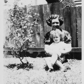 Alice Fowler with daughter Janet Fowler at Summer Hill, 1930s 