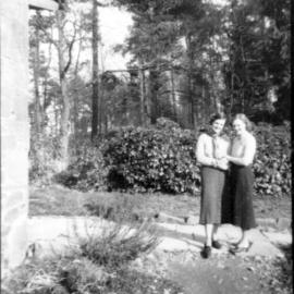 Jess and Elizabeth Nicol, 1940s