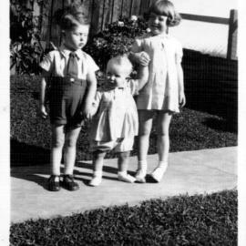 John Fowler with Robert Nicol and Barbara Fowler at Solitary Street, early 1940s
