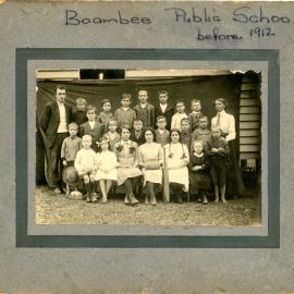 Teacher Bruce Murdoch with Mrs Annie Murdoch and pupils of Boambee Public School, 1911