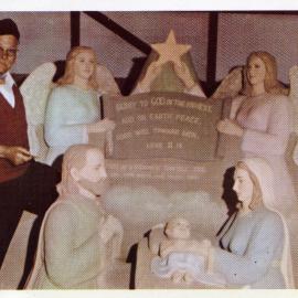 Sand modeller John Suchomlin with his sculpture, 1962