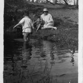 Gertie Dean with Harlie and Ian Eckford, March 1929 