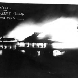 The Pier Hotel and adjoining buildings on fire in Ocean Street near the Jetty, 13 December 1914