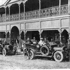 Cars and passengers parked in front of the Pier Hotel on Ocean Street, early 1900s