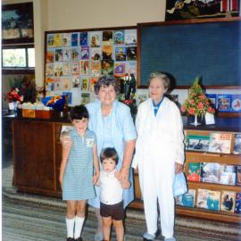 Madge Durrington with grandchildren Jane and Peter Markham and 1913 student Mary Thomas, 1985