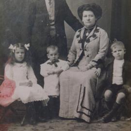 Allen Family, 1911