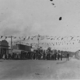 Crowd on High Street