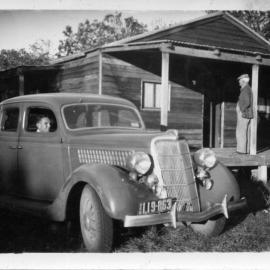 Lynch Cottage and old car Red Rock 1940