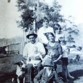 Charlie and Una Barber and family, 1926 