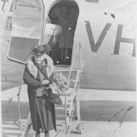 Elizabeth Buckler stepping off a plane following her first air flight, 1934 