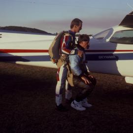 Skydivers practise next to Cessna Skyhawk plane, April 1995