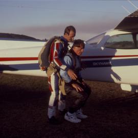 Skydivers practise next to Cessna Skyhawk plane, April 1995