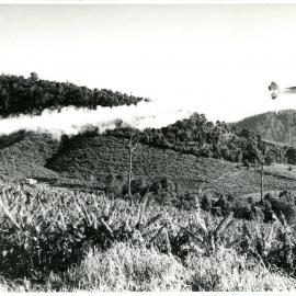Cropdusting demonstration over Kratz's farm, July 1958