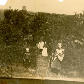 Portrait of a family of four, early 1900s