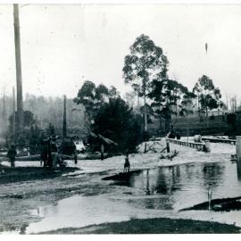 Wongiwomble Creek floods over a bridge