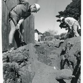Upgrading the water mains in the lane off Second Avenue, 15 August 1988