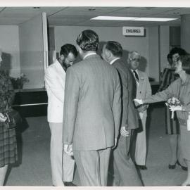 Sir James Rowland meets Councillors in the Administration building, 18 April 1985