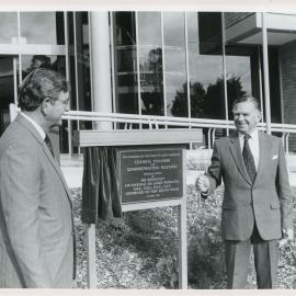 Sir James Rowland unveils the plaque for the new Shire Council Chamber, 18 April 1985