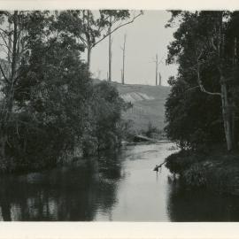 Fencing off the Orara River, 1930