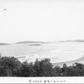 A view of the harbour from Macauleys Headland, c.1910