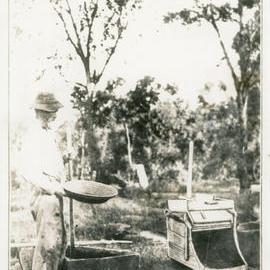 Panning for precious metals, 1909